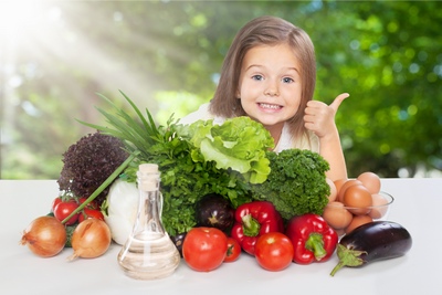 10 alimente care protejează copiii de toxine